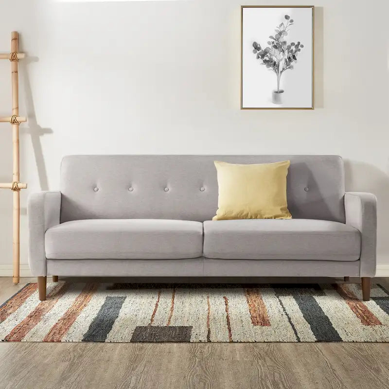 Modernes Leinen-Sofa mit Knopfheftung und Taschen an den Armlehnen