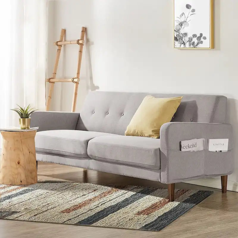 Modernes Leinen-Sofa mit Knopfheftung und Taschen an den Armlehnen