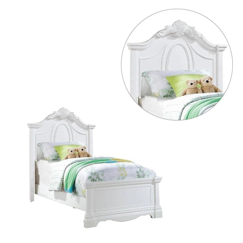 Cama de madera con cabecera arqueada en acabado blanco